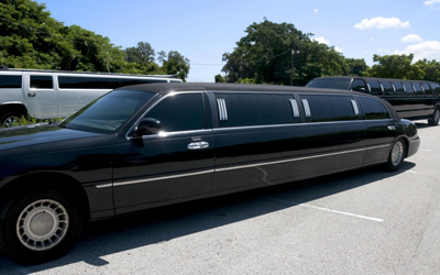 Group Travel Made Easy: Booking Airport Limos for Your Crew